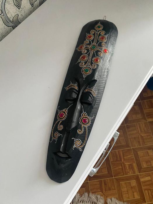 Маски на стеные из дерева