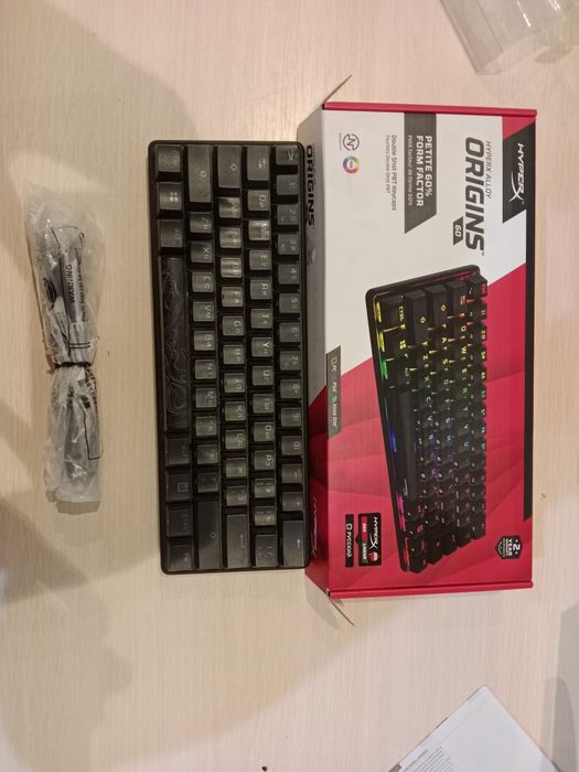 Монитор Xiaomi, клавиатура HyperX, мышь Razer, микрофон Fifine