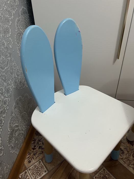 Продам детский стол и 2 стульчика