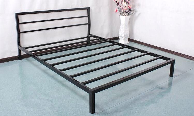 Kravat, temir krovat spalni matras ham bor,  yangi har xil koʻp turi