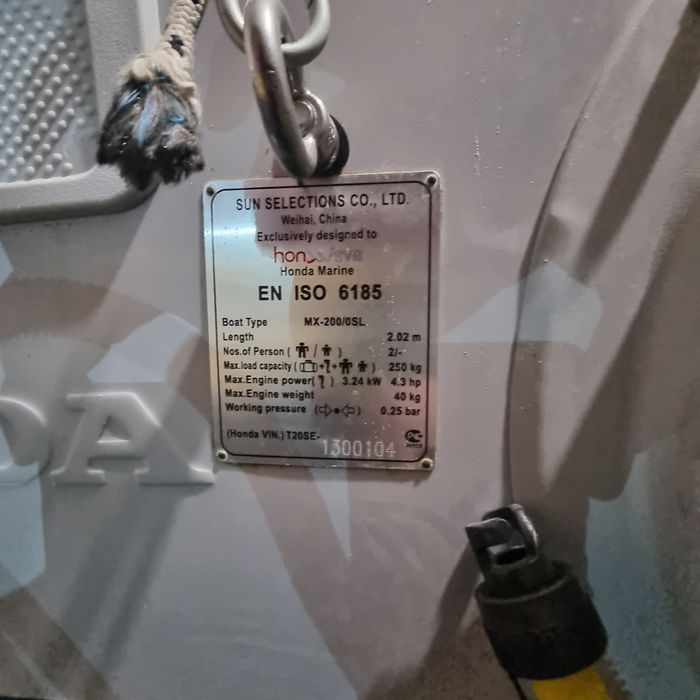 Надуваема лодка Honda 2м