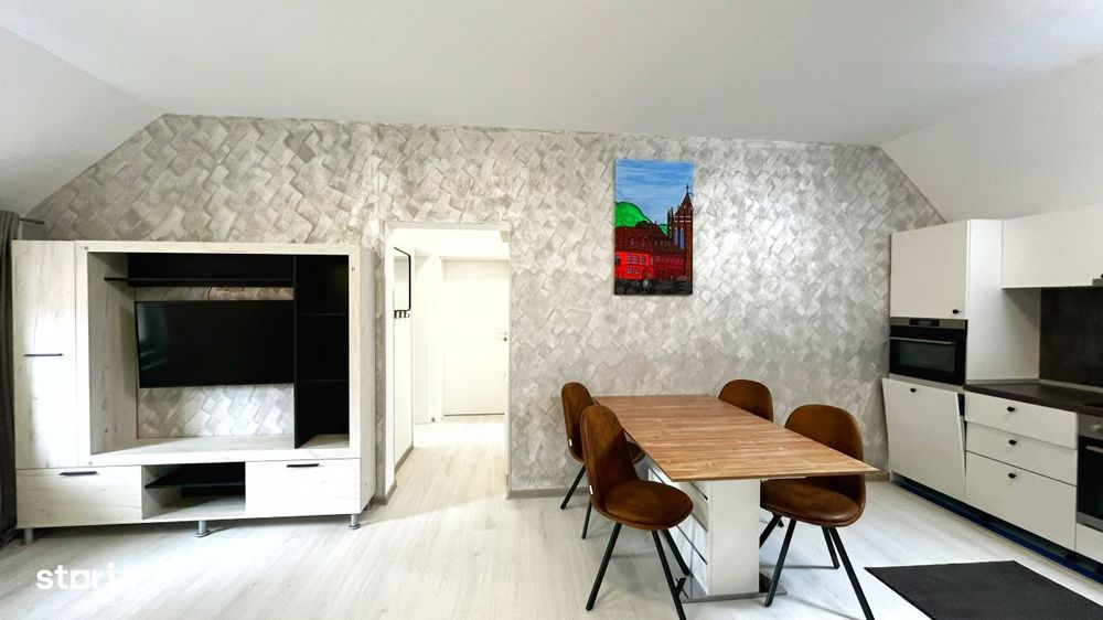 Apartament cu 3 camere in zona Centrala/ Strada Lunga