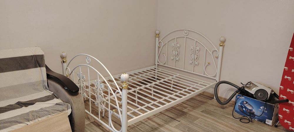 Продам кровать полуторку