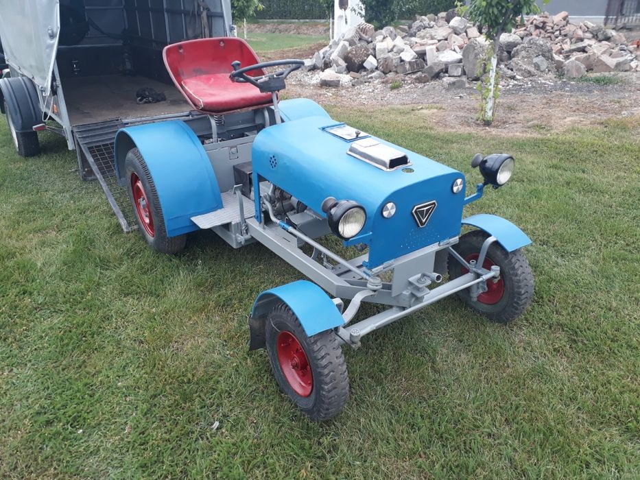 Tractoras cu remorca