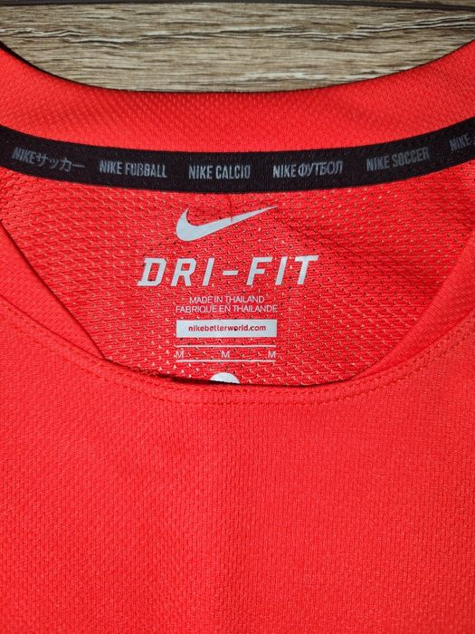 Чисто нова тениска на Nike