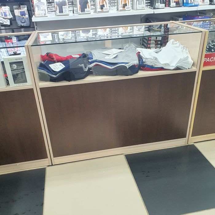 Стол витринный со стеклом 5 штук