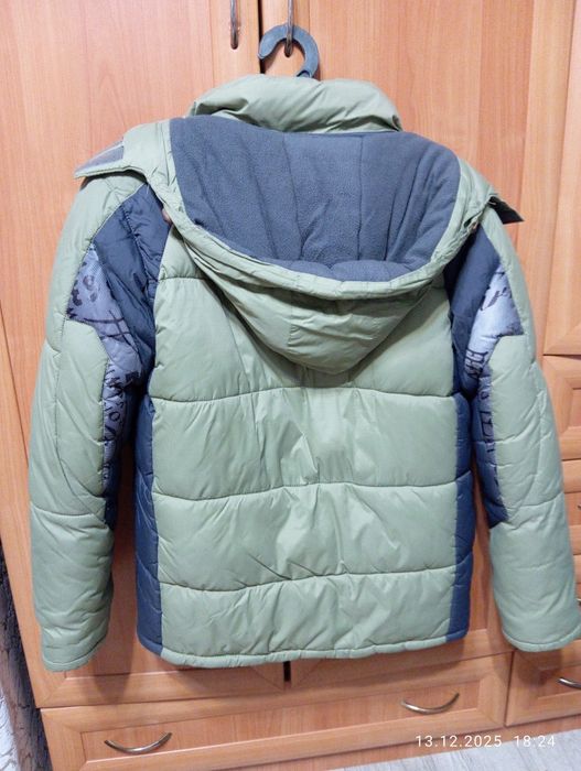 Продам детскую куртку