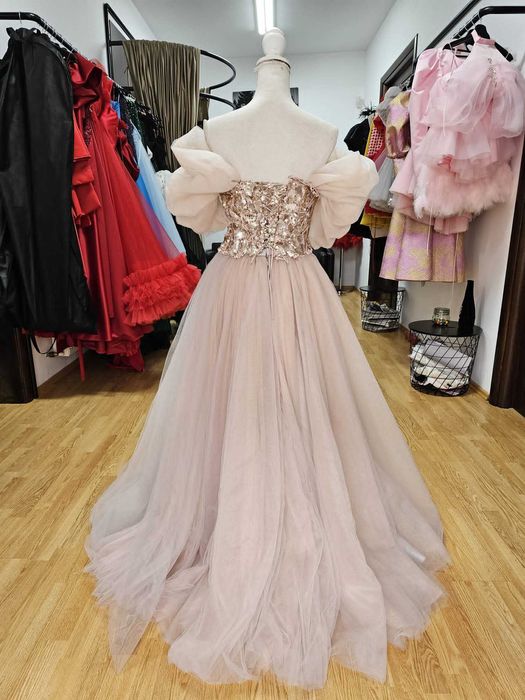 Rochie de bal roz pudră