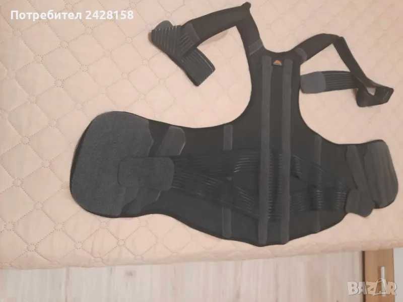 Продавам дорзално- лумбален корсет