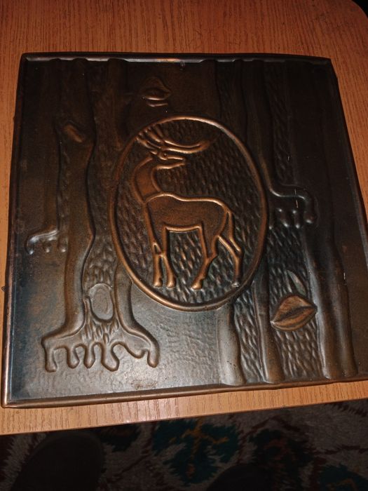 Настенная статуэтка