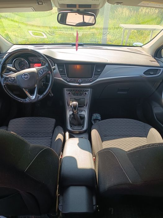Vând Opel Astra K