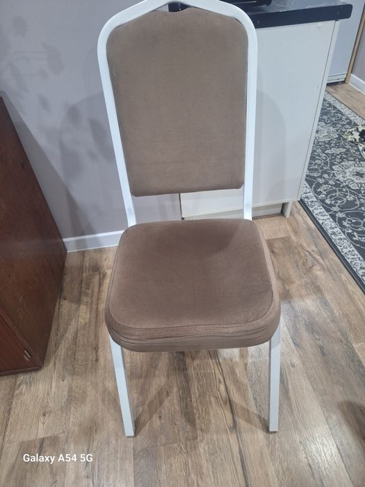 Стулья новые для гостинной