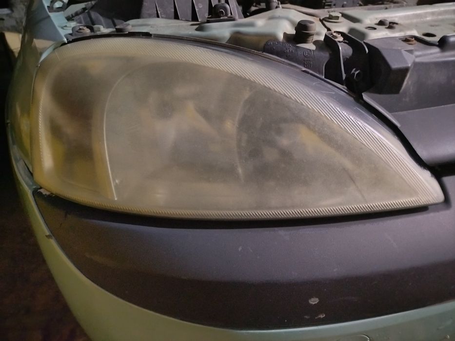 Polisare faruri cu polimer lichid