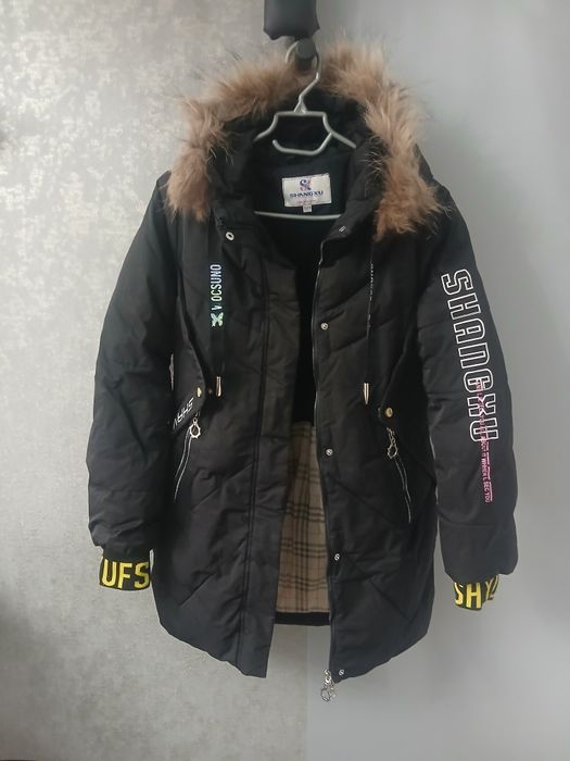 Зимняя куртка на девочку.