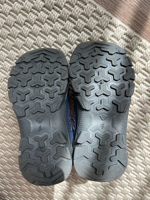 Adidasi sport - Decathlon - marimea 25