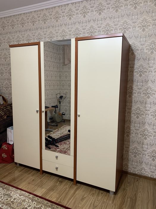 Продается шкаф хороший
