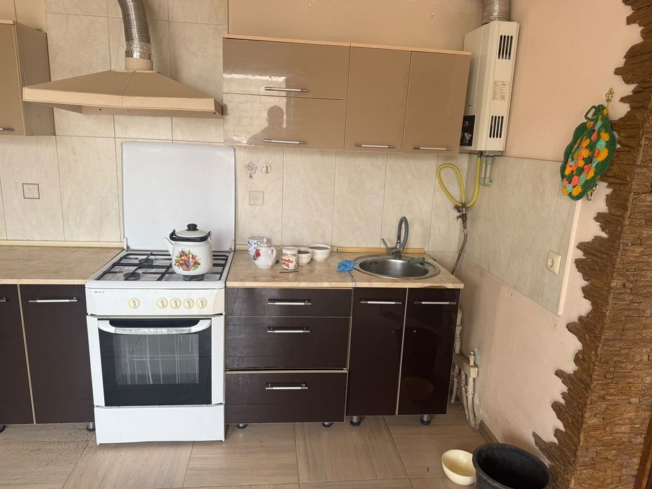Продается кухонный гарнитур б/у