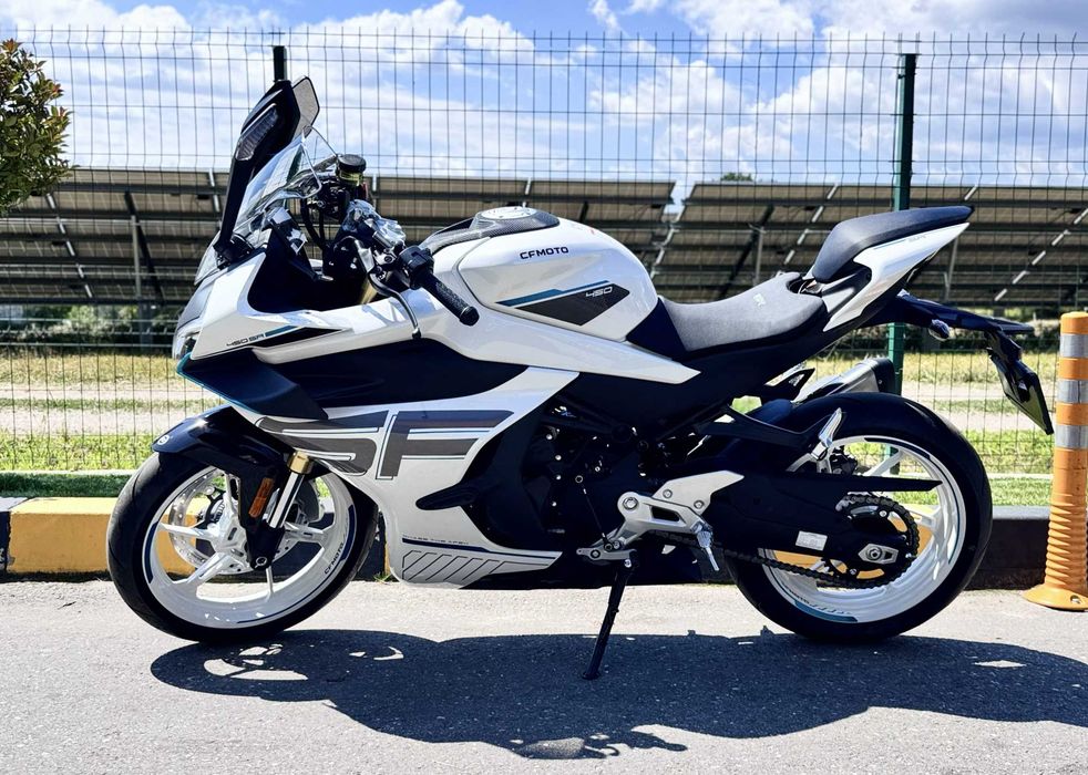 Motocicleta CFMOTO 450SR ABS '26