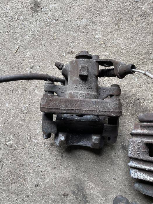 Etrier stanga / dreapta spate Skoda Rapid Golf 6 Lucas toledo jetta