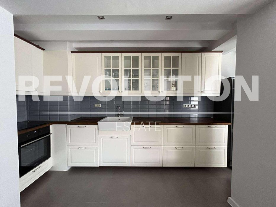 Тристаен апартамент в района на Окръжна болница!