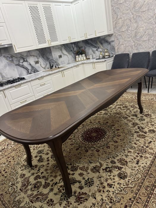 Продам срочно стол 250/100