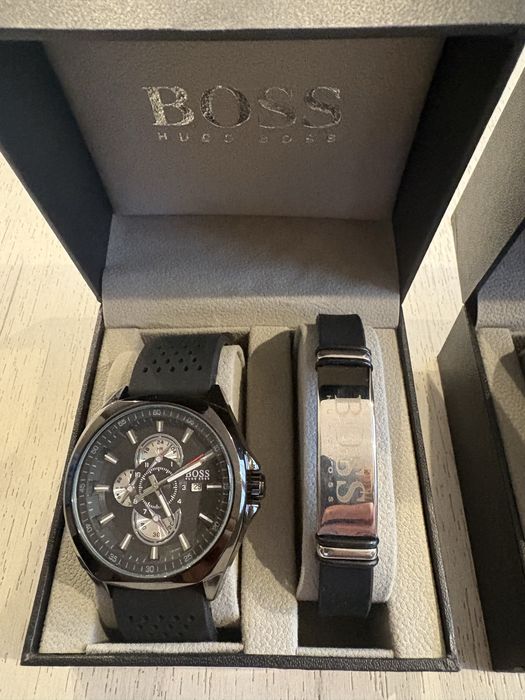 Часвници BOSS с гривна