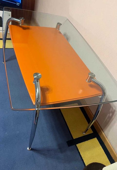 Обеденный стеклянный стол