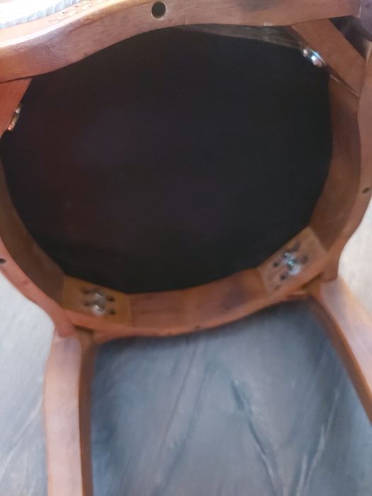 Scăunel lemn masiv retro ,model Ludovic XV