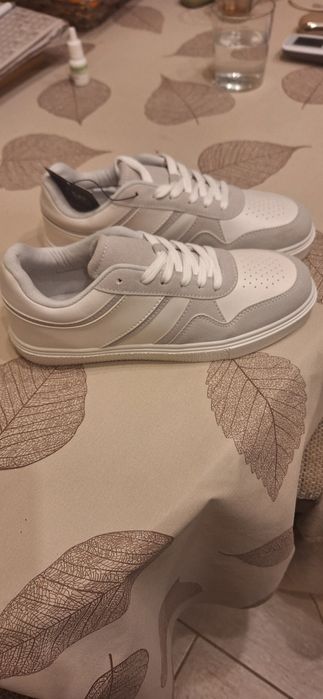 Продавам  маратонки