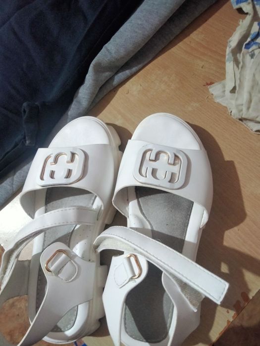 Срочно Продам платье на девочку 10 лет