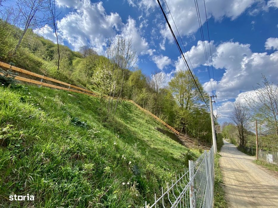 Teren vedere panoramica lacul Paltinu si dealuri in Valea Doftanei