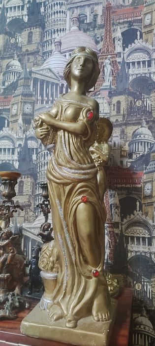 Статуэтки продам