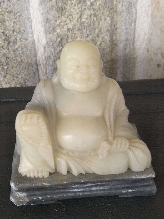Продавам Китайска антикварна склуптура на щастливият Буда Нефритена