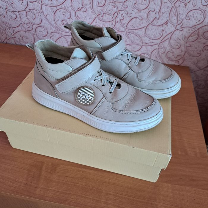 Кроссовки осенние , имеется доставка