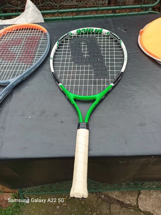 Rachete tenis aduse din Anglia