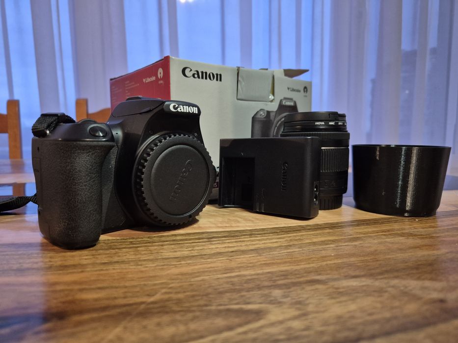 DSLR Canon eos 250D + обектив 18-55 китов пълен комплект