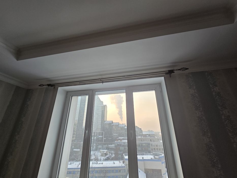 Продам настенные карнизы, б/у