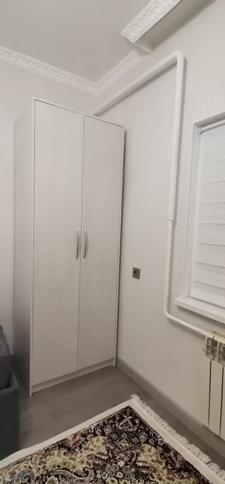 Продам большой стол со шкафом