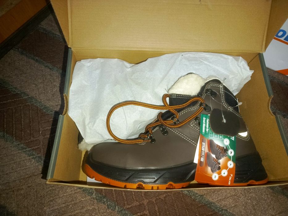 Спец ботигки зимнее ,41го размера