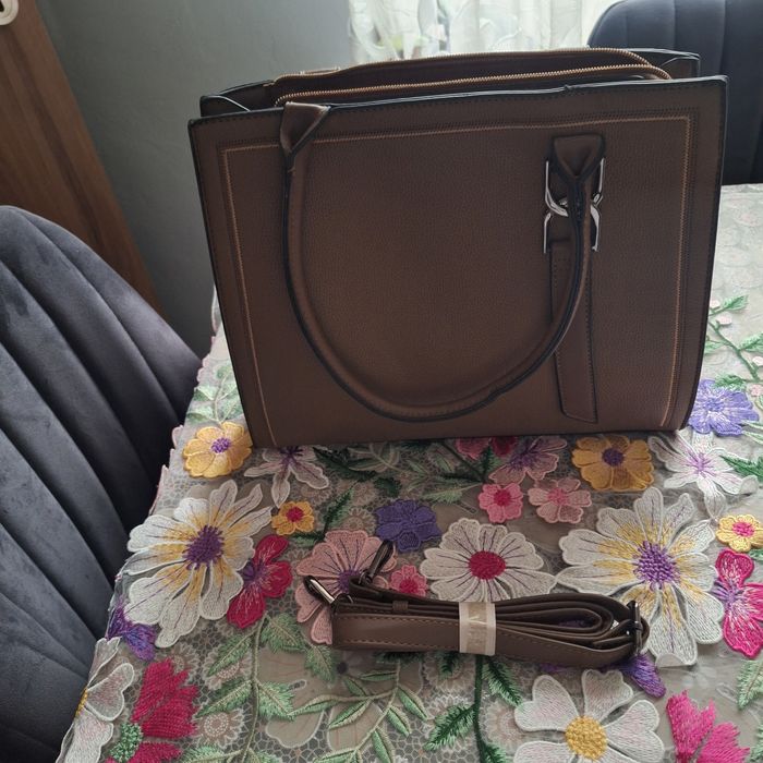 Нова дамска чанта  цвят капучино.