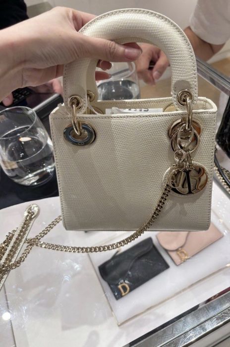 Чанти на gucci , loius vuitton  и шанел с кутии
