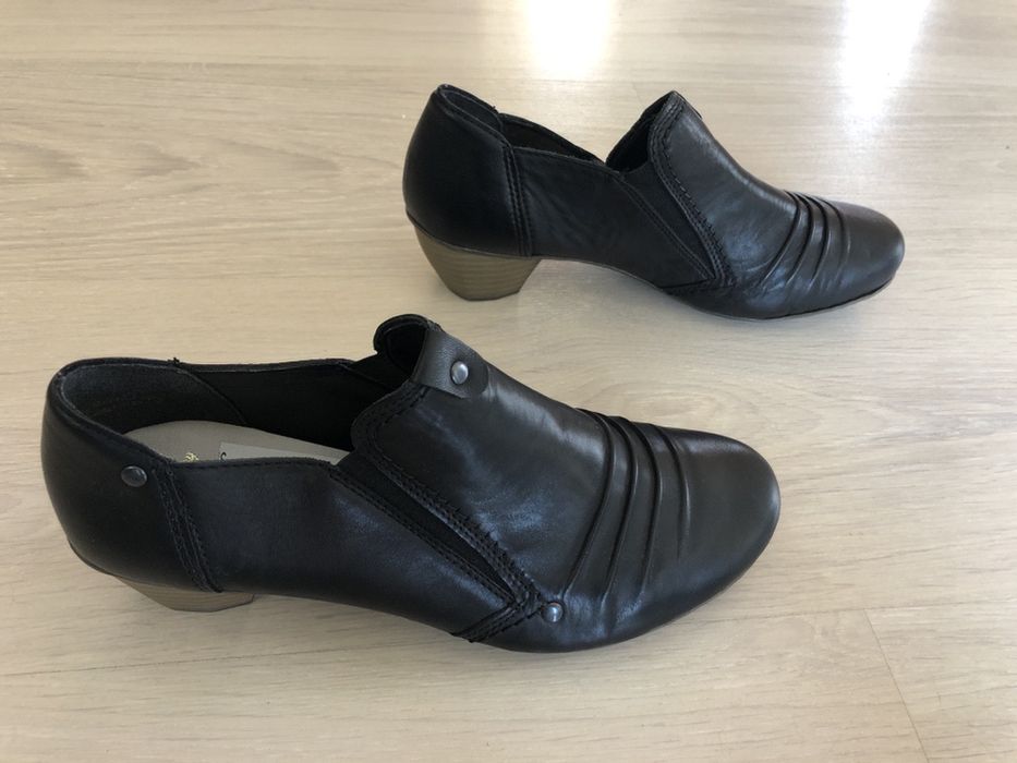 Vand pantofi Rieker(38)din piele.