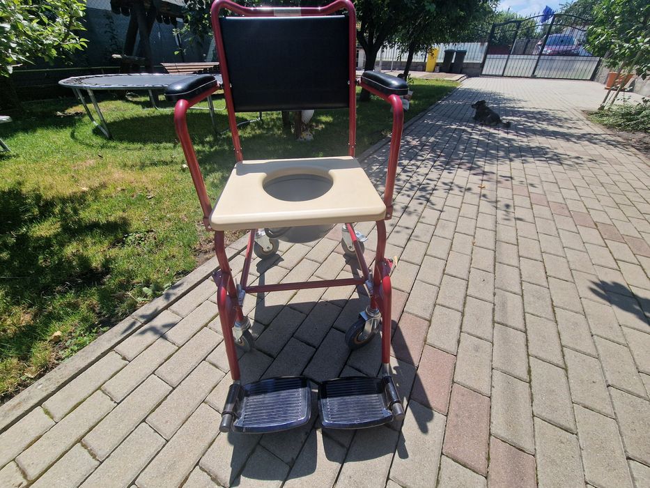 Scaun cu rotile neutilizat