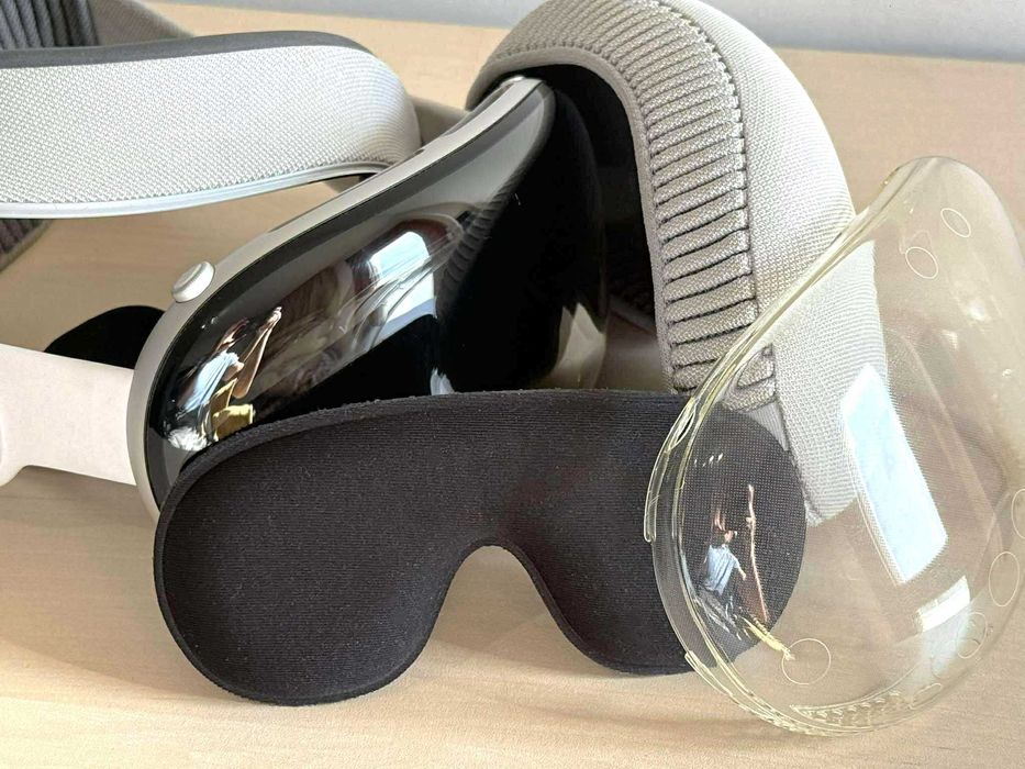 Бартер! Apple Vision Pro VR + Apple Travel Case