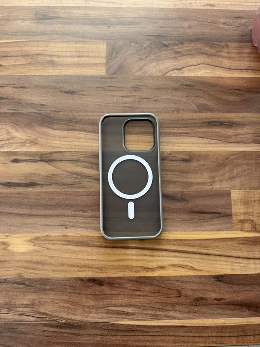 Iphone 16 pro кейс
