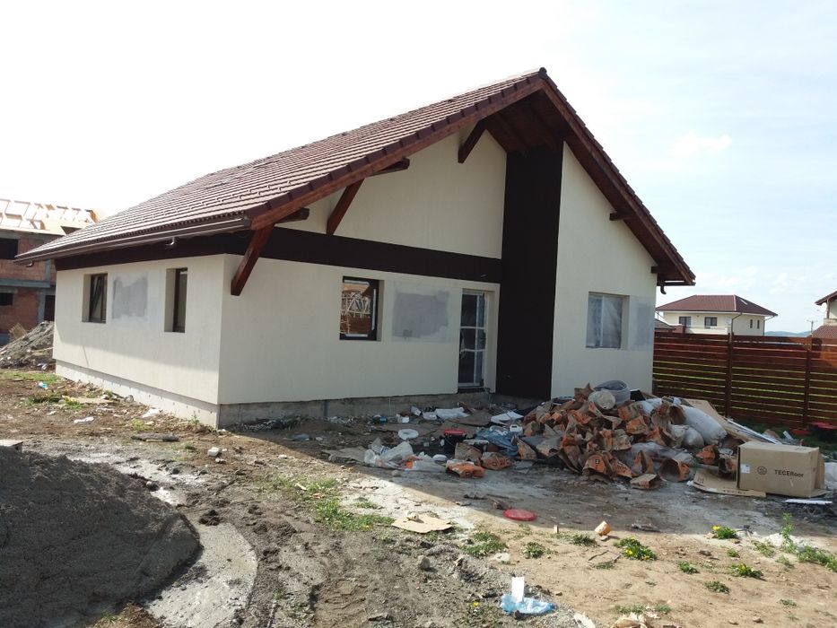 SOLID BUILDS S.R.L interioare si exterioare Echipa tinara si dinamica