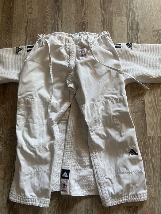 Vând Kimono Judo Adidas şi Essimo