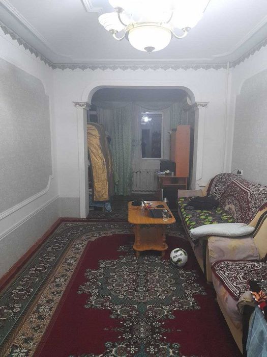 Навоий 3-хоналик 3-этаждан уй сотилади. 5 этажлик уй И,Каримов -107