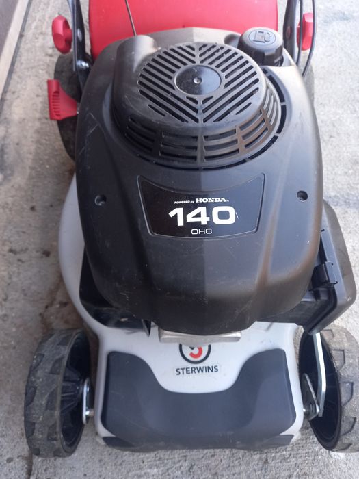 Masina de tuns iarba motor Honda