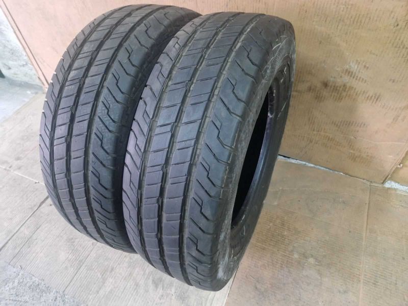 2 Continental R15 C 215/70/ 
летни бусови гуми DOT1822